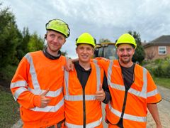 Fra venstre mod højre: Lukas, Mathias og Kenneth. Alle tre har gennemført Unge på Toppen, og det førte til arbejde, som de stadig har i dag.