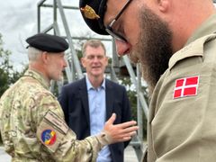 Oberst Lars Nygaard, chef for Slesvigske Fodregiment, deltog også i markeringen af dagen og roste Arkil for at støtte op om frivilligt arbejde.