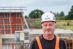 Som formand i Arkil har Henrik Cilius Frederiksen for tiden sin daglige gang ved Padborg, hvor han er med til at opføre en ny bro over motorvejen. Han er tilknyttet Arkils Bro & Beton-afdeling i Randers, og privat bor han i Kongerslev.