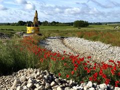 Arkil har stået for at sløjfe kilometervis af dræn, fylde grøfter op og grave nye, bygge diger, etablere ud- og indløb til søen samt anlægge P-pladser og stier til gående, cyklister og ryttere.