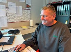 Lars Jytzler bruger halvdelen af sin tid på kontoret, og resten af sin tid ude på byggepladserne.
