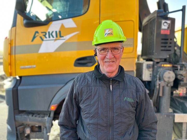 Den 18. december kan Bjarne Nørgaard Pedersen fejre 25-års jubilæum i Arkil. Vi møder ham ved Nyt Universitetshospital Aalborg, hvor Arkil står for at anlægge udendørs arealer med bl.a. parkeringspladser, bede og gangstier.