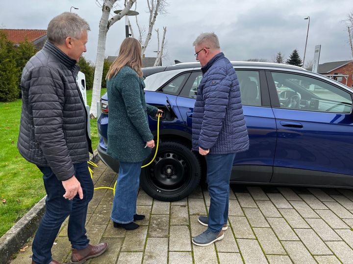 4 ud af 10 danske elbilister har haft brug for hjælp til opladning af elbilen enten derhjemme eller ved opladning på farten