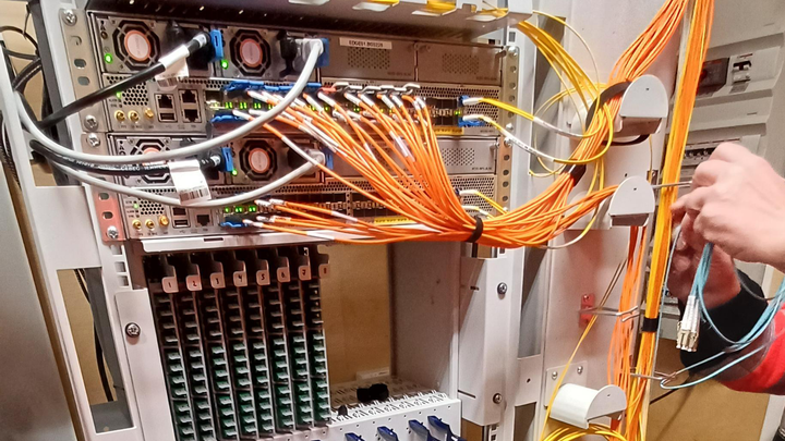 Fiberteknologien XGS-PON gør det teknisk muligt for udbyderne på Energi Fyns fibernet at tilbyde hastigheder på op til 10 Gbit/s i både upload og download mod den nuværende hastighed på 1 Gbit/s.