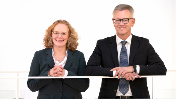 Adm. direktør Mette Rose Skaksen og bestyrelsesformand Søren Thorsager præsenterede mandag den 27. april 2026 det bedste årsresultat i Energi Fyns historie.