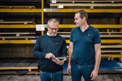 Søren Warberg, energirådgiver hos Energi Fyn og Steffen Nicolaisen, direktør i Alusteel
