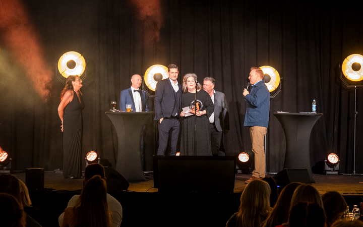 Lærke Uhd modtager prisen som årets restaurentchef