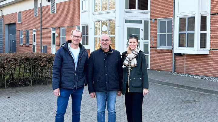 Jens Legarth (CEO), Rikke Matthiesen (CSO) og Torbjørn Tyndkjær-Thomsen (Food & Process Developer) ved FERM FOODs nye produktionsfaciliteter.