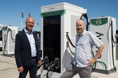 Jess Meyhoff fra ABB E-mobility og Bo Nielsen fra Eviny