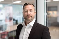 Når AI-datacentre skal projekteres, er det afgørende at indtænke den dynamiske belastning, der skal forsynes, så man ikke får operationelle udfordringer, siger Rasmus Theill, der er Country Leader i Danmark og Norge for ABB Critical Power.