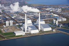 Avedøre Kraftværk spiller en vigtig rolle i Danmarks energiinfrastruktur og leverer både elektricitet og fjernvarme til Storkøbenhavn, samtidig med at det understøtter stabiliteten i elnettet.