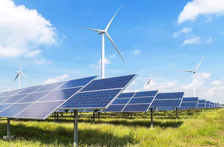 ABB-direktør råder til i højere grad at tage ejerskab over egen forsyning. Det kan for eksempel være ved installere solceller og måske tilknytte en lagringsmulighed i form af batterier.