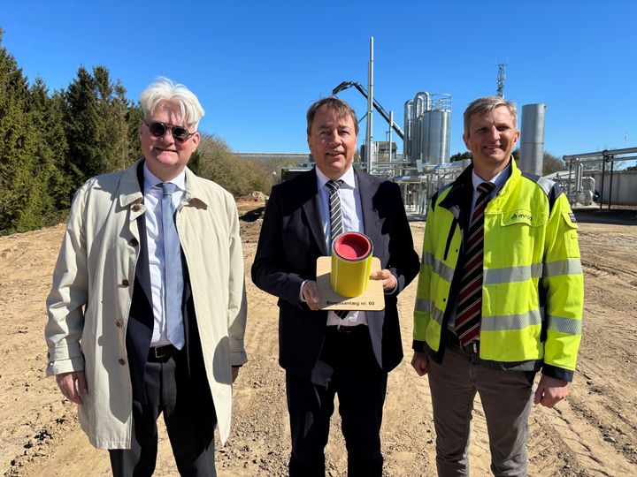 Biogas Danmark, Bigadan og Evida var samlet for at markere tilskoblingen af biogasanlæg nr. 60 til gassystemet. Fra højre Søren Pind, formand Biogas Danmark, Henrik Laursen, CEO Bigadan, og Kim Søgård Bering Kristensen, CEO Evida.
