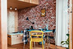 Håndværkskollegiet er kun for lærlinge på erhvervsuddannelser, og rammerne er skabt med særligt fokus på godt håndværk, bæredygtige materialer og høj æstetik. Kollegiet har 70 boliger med plads til i alt 84 beboere.