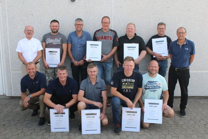 Øverst: Underviser John Nielsen, Chris Kubo, Finn Hoffmann, Søren Ejsing, Henning Gellert, Bjarne Kloster Lauridsen, underviser Hans Erik Kristoffersen. Nederst: Morten Olsen, Morten Damgaard, Jesper Larsen, Henrik Ring, Michael Koldsø.