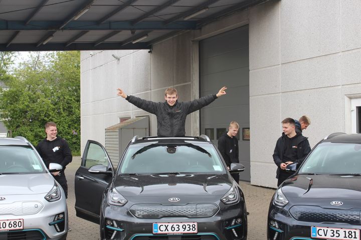 Foto fra Young Mechanics CLUB event i 2021, unge lærlinge til prøvekørsel af el-biler