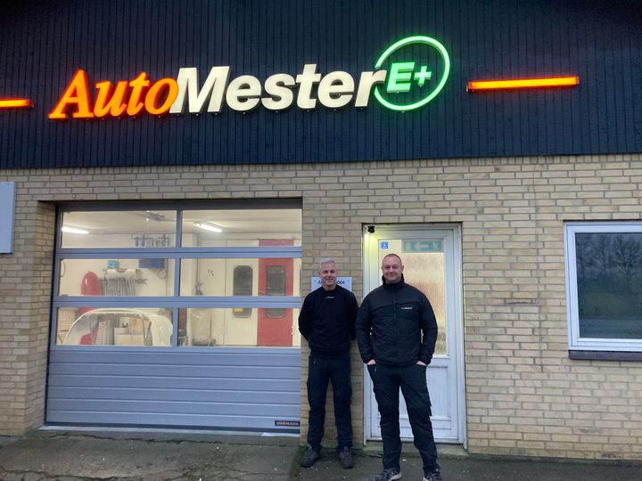Lars Eskildsen og Martin Hansen er venner og ejer sammen Autocenter Midtsjælland.