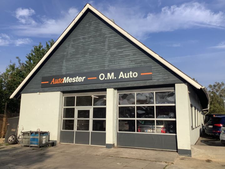 Den 1. august overtog Oliver Madsen AutoMester-værkstedet i Rødovre, og ændrede navn til O.M Auto