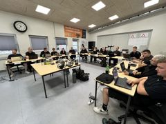 Første hold AutoMester lærlinge bliver undervist i både el-, hybrid- og traditionelle biler