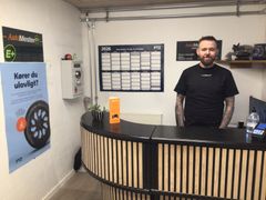 “Vi er ikke bedre end alle mulige andre mekanikere. Men man får nok mere for pengene og mere personlig betjening”