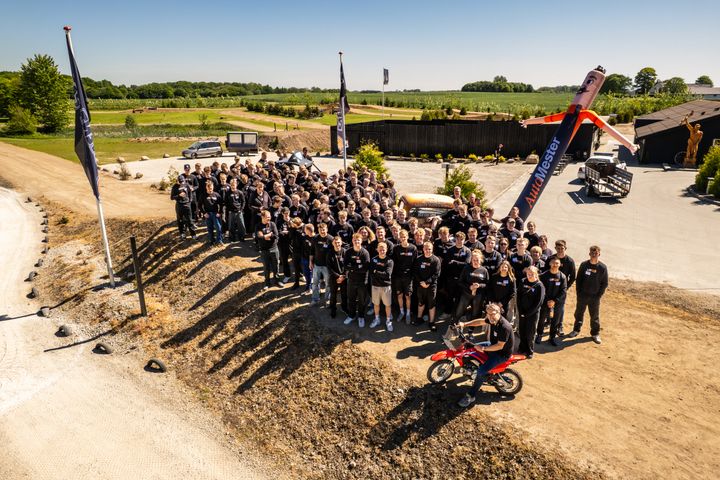 Fællesbillede fra det årlige lærlingetræf i Young Mechanics CLUB 2025