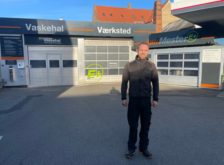 Jesper Boisen har længe kastet lange blikke efter AutoMester-værkstedet på Nørretorv. Nu har han fået nøglerne og åbner JB Autoservice.