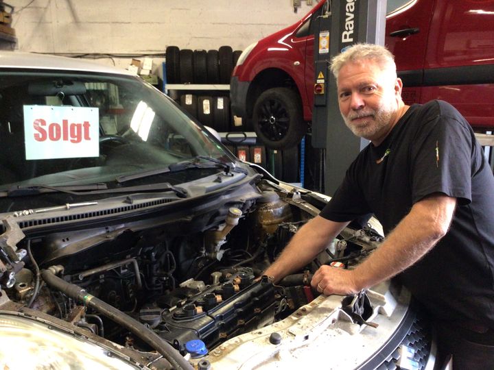 Tommy Negendahl er indehaver af TN Auto i Ebeltoft, hvor familien er omdrejningspunktet