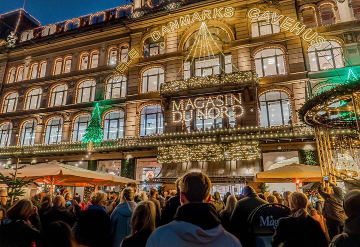 Oplevelsen%20af%20julestemning%20i%20de%20fysiske%20forretninger%20betyder%20stadig%20meget%20for%20danskerne.