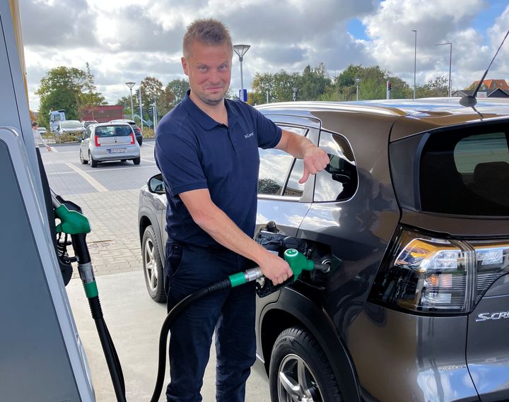 Hos N.O. Jensen mærker de en stigende interesse for elbiler, i takt med at priserne på benzin og diesel stiger.