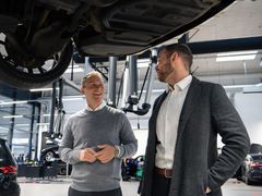 På billedet ses Anders Deigaard Bruun, Salgs- og marketingchef hos Ejner Hessel A/S (tv) og Mathies Fyllgraf, Business Development Manager hos CAC Mobility, som begge glæder sig til at lancere CarSaver for alle bilejere i Danmark.