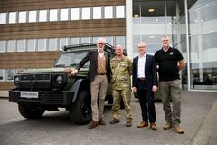 Precision Technic Defence A/S er en af de nye samarbejdspartnere Ejner Hessel har stiftet bekendtskab med i forbindelse med det vundne udbud. På billedet ses fra venstre, Steen Hessel (Ejner Hessel), Uffe Geckler Pedersen (FMI) samt Brian Hvilshøj, Managing Director og Uffe Fink, Product Manager (Precision Technic Defence).
