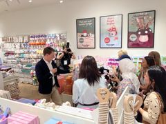 CEO, Martin Jermiin, byder velkommen til den nye Flying Tiger Copenhagen butik i Singapore – hvor virksomheden har haft regionalt kontor siden 2023