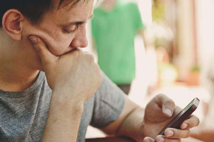 “Digitalisering giver mange borgere lettelser i hverdagen, men sådan opleves det ikke for alle. For en stor gruppe borgere indebærer den digitale offentlige sektor betydelige barrierer, og vi ved fra Justitias tidligere undersøgelser, at digitaliseringen også har skabt nye risici for ringere retssikkerhed, siger Justitias direktør, Birgitte Arent Eiriksson.