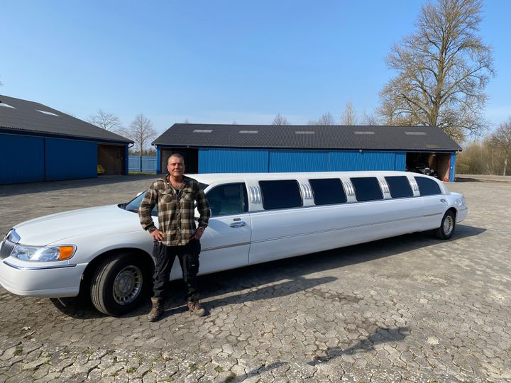 32-årige Sebastian Green fra Stenløse er nu villig til at sælge sin lange limousine. Foto - DBA Guide