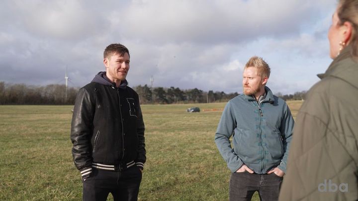 27-årige Thøger Sørensen og 33-årige Mikkel Bjergskov Nielsen fra Odense fra har noget unikt til salg på DBA, som er mere aktuelt en nogensinde, fordi Danmark er åbnet igen, og fordi vi mere end nogensinde hungrer efter festival. Foto - DBA Guide