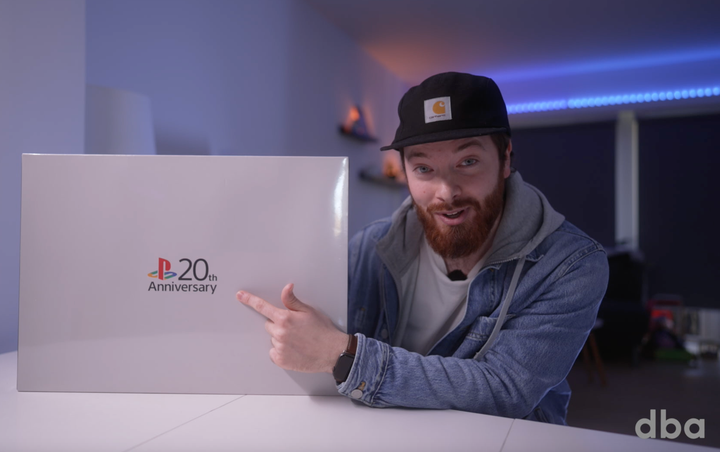 Chrstian Sølby er 27 år og bor i København. Han sælger DBAs dyreste PlayStation. Foto - DBA Guide