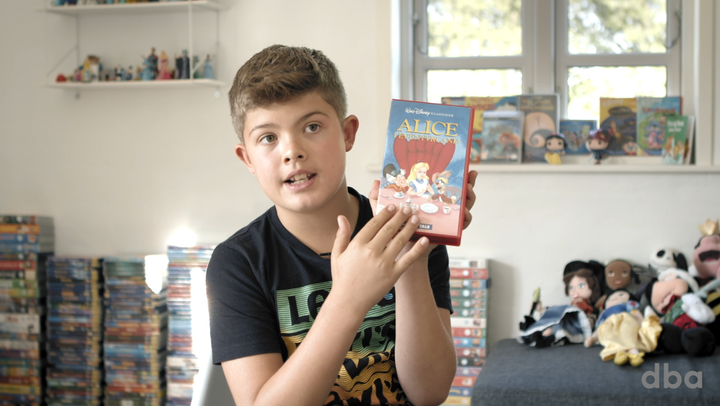 Disney-film udgivet er Egmont, kan genkendes ved deres røde cover. Foto: DBA Guide