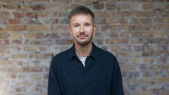 Det er et portrætbillede af Ask Hesby Holm, der er direktør i Digitalt Ansvar