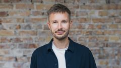 Det er et portrætbillede af Ask Hesby Holm, der er direktør i Digitalt Ansvar