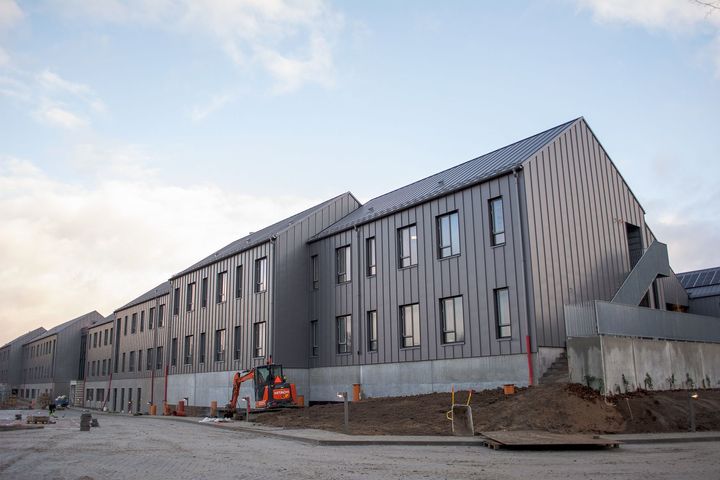 Skovvang er navnet på et kommende demenscentrum i Aarhus, som opføres ud fra den nyeste demensfaglige viden og intelligente løsninger, der skal sikre beboerne fred og faste rammer, når projektet står færdigt.