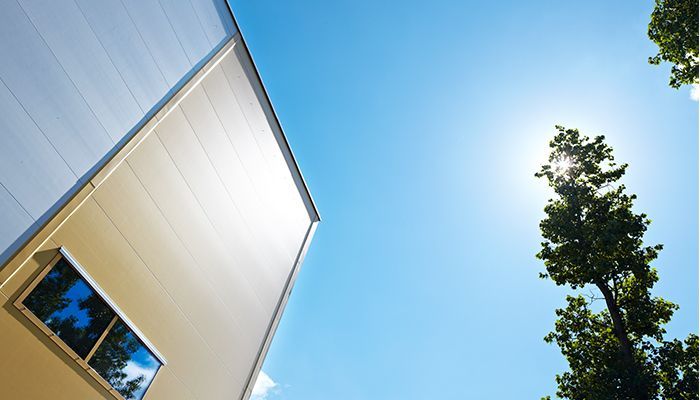 Skab arkitekturen med Lindab Sandwichpaneler