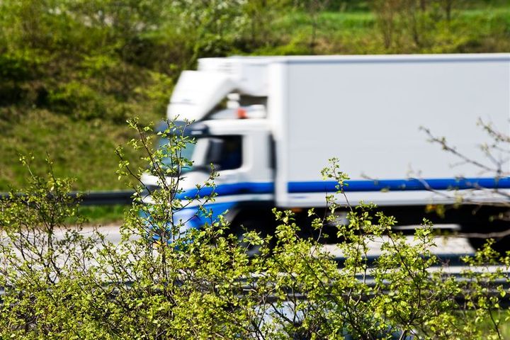 De virksomheder, der i dag leverer brændstoffer, er de samme, der skal investere massivt i de grønne løsninger. Hvis vi flytter forbrug og aktivitet ud af Danmark, svækker vi også grundlaget for de investeringer. Det gavner hverken omstillingen eller forsyningssikkerheden.