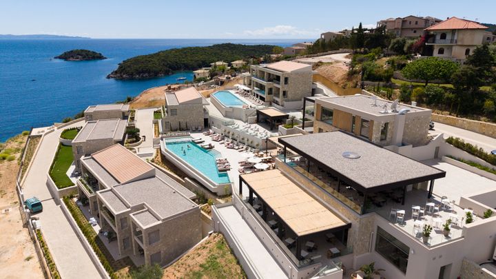 Heart Hotel Caesars i Sivota skal danne rammen om mobilfri ferie i uge 38 med Primo Tours