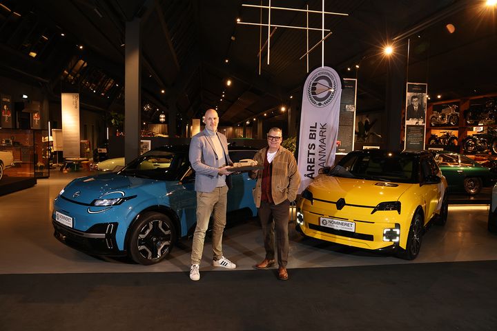 Blå Nissan Micra og Gul Renault 5