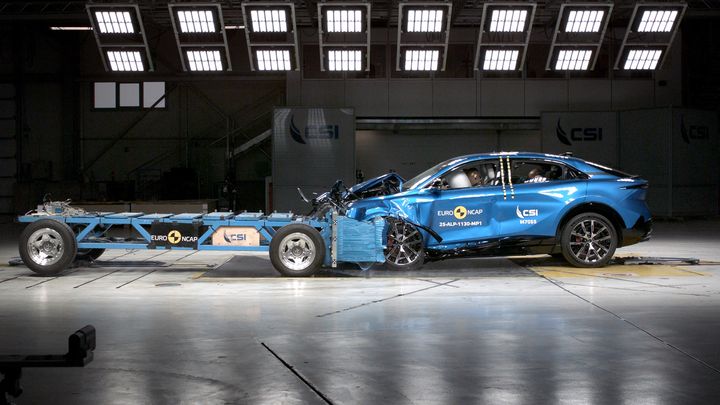 Crashtest af blå Alpine A390