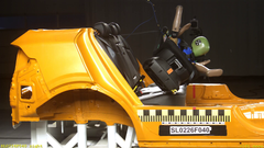 Autostol med dukke ryger gennem bil i crashtest