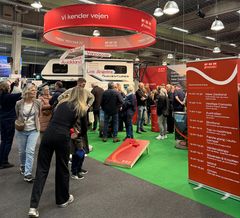 Besøgende ved FDM Travel-stand på rejsemesse