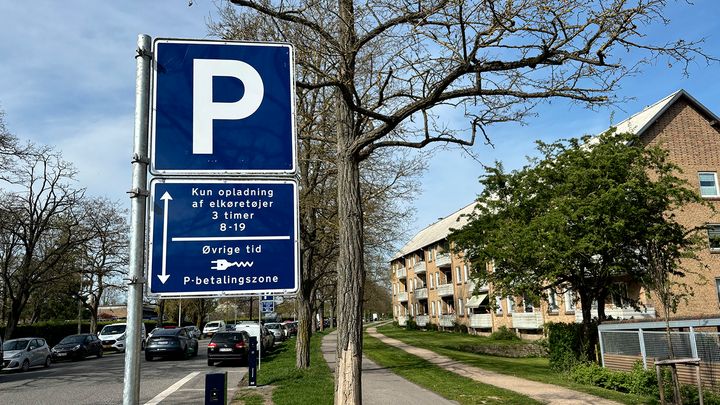 P-skilt med vilkår for elbiler