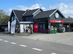 Ejendom i Vejby med SPAR-butik