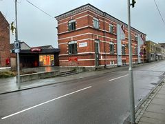 Ejendom med MENY Faxe